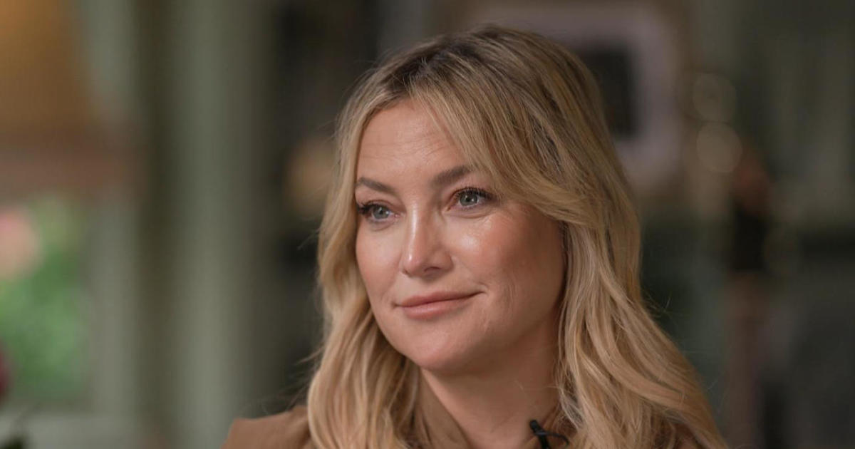 Kate Hudson says her relationship with her father, Bill Hudson, is "heating up"