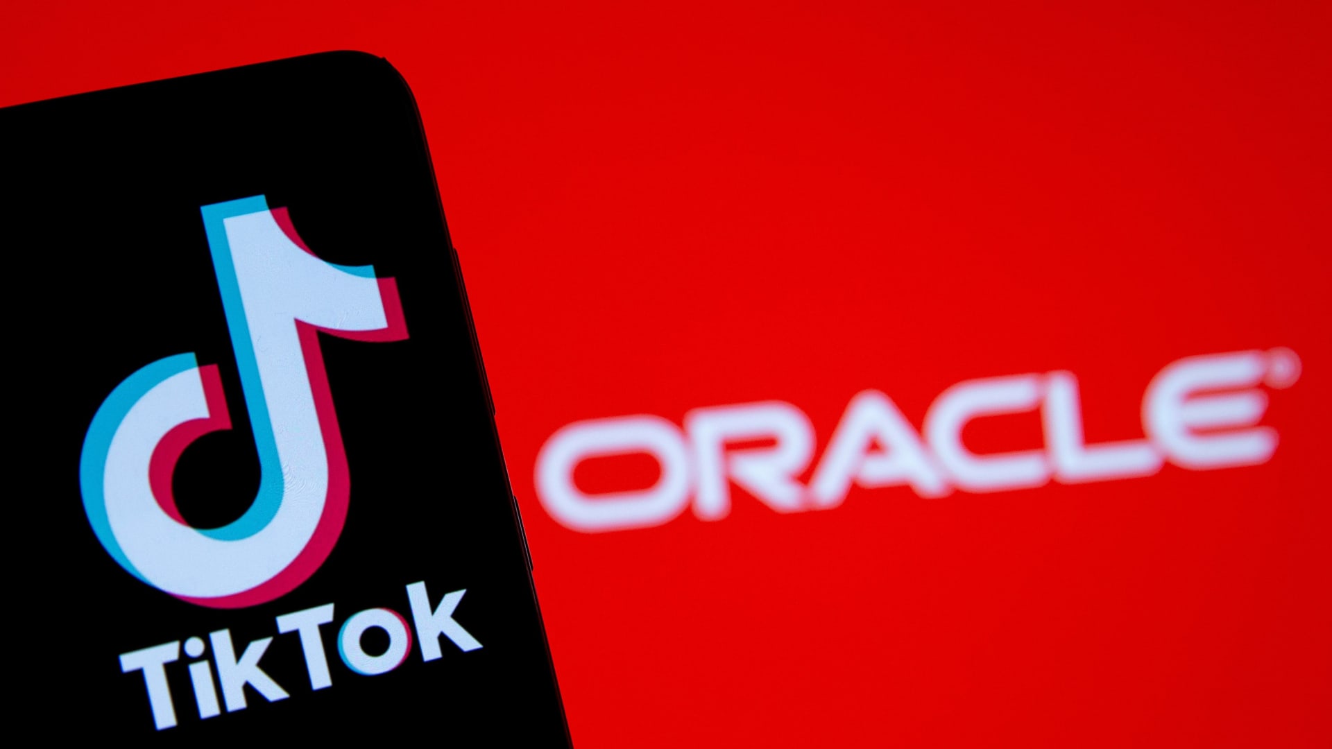 Oracle met with Senate aides on the TikTok data housing project