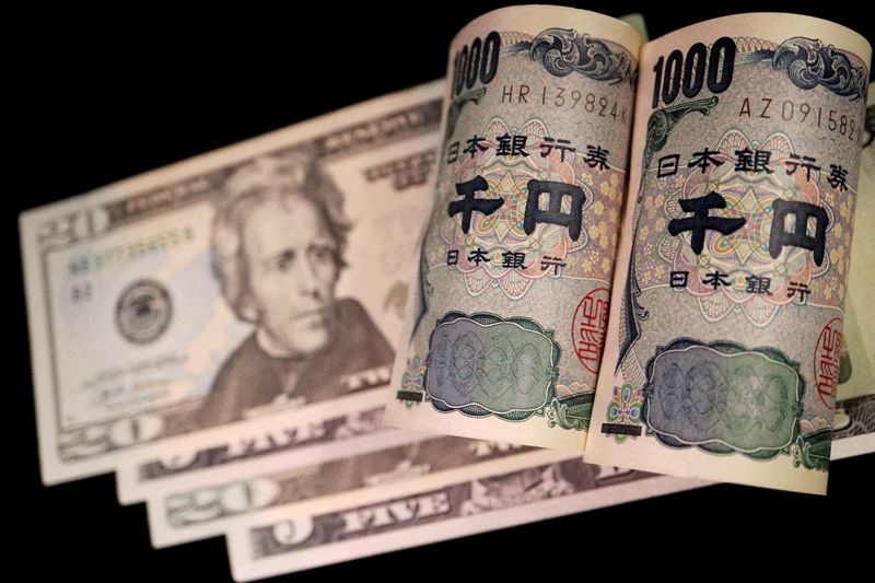 The Japanese yen jumps against the dollar due to a suspected intervention