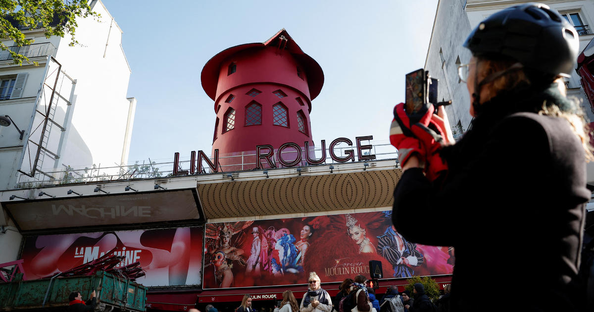 Windmill sails mysteriously fall from iconic Moulin Rouge cabaret in Paris: “It's sad”