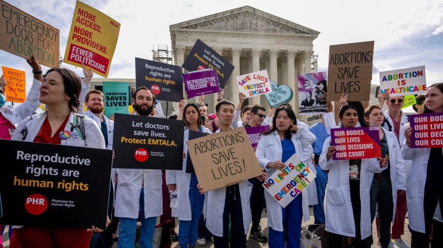 6,000 doctors call on the Supreme Court to protect emergency abortions