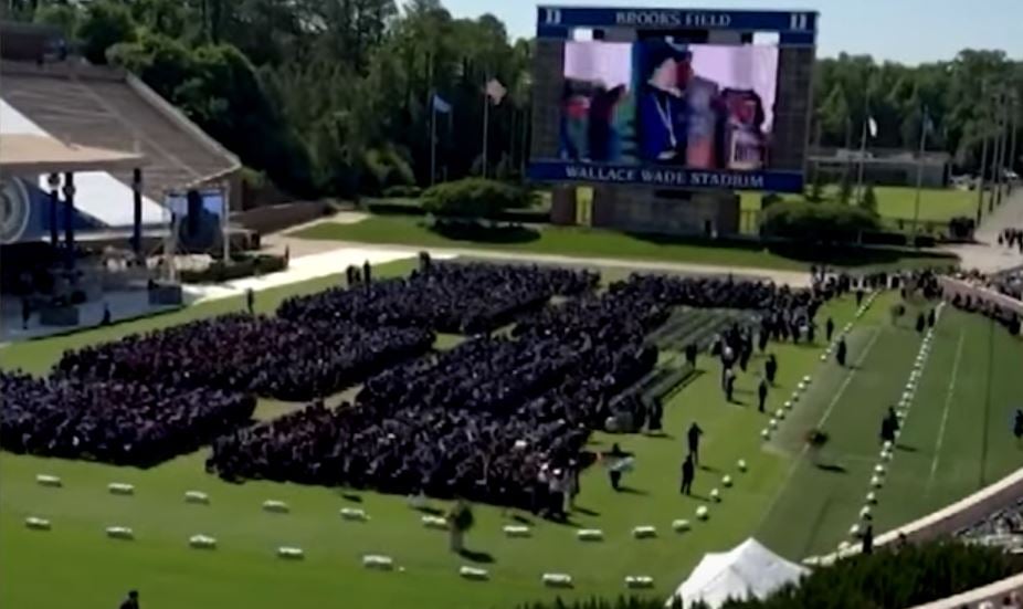 Dozens of Duke graduates and students leave vocal Israel supporter and Jewish comedian Jerry Seinfeld at graduation |  The Gateway expert