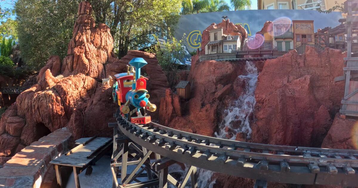 Loop door dit mini-Disneyland in een SoCal-achtertuin
