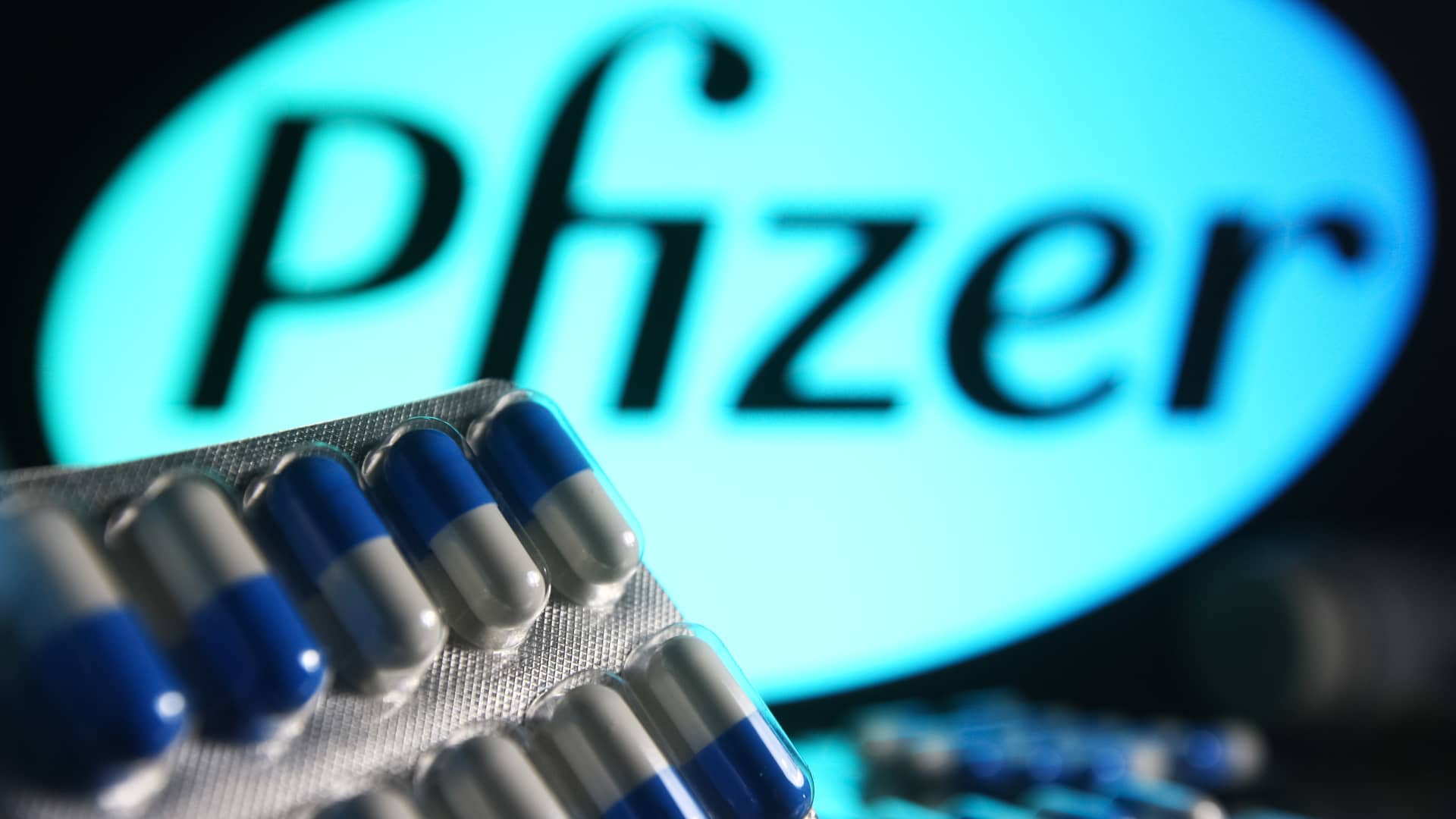 Pfizer and AstraZeneca announce new investments of almost $1 billion in France