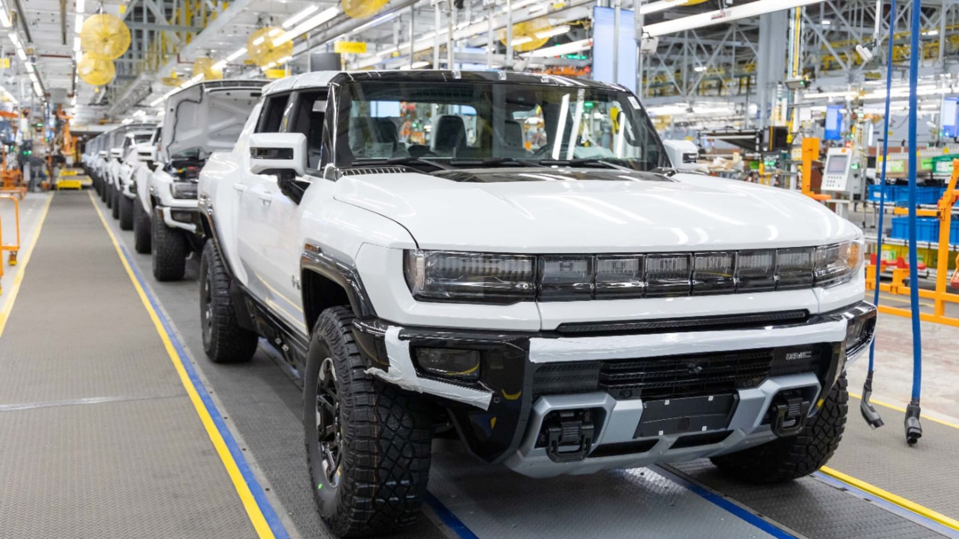 Rolling back IRA EV credits would benefit China, GM board member says