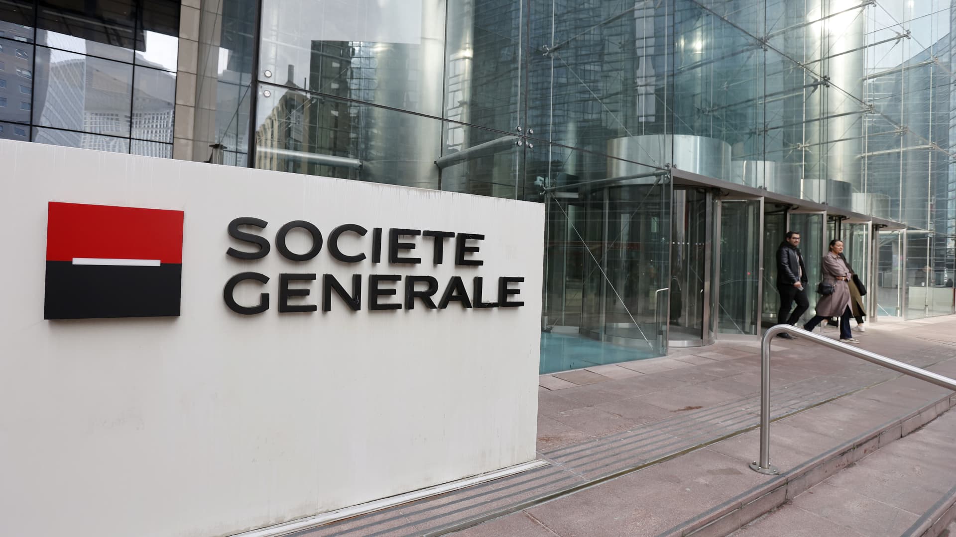 Societe Generale's investment bank limits the profit decline in the first quarter