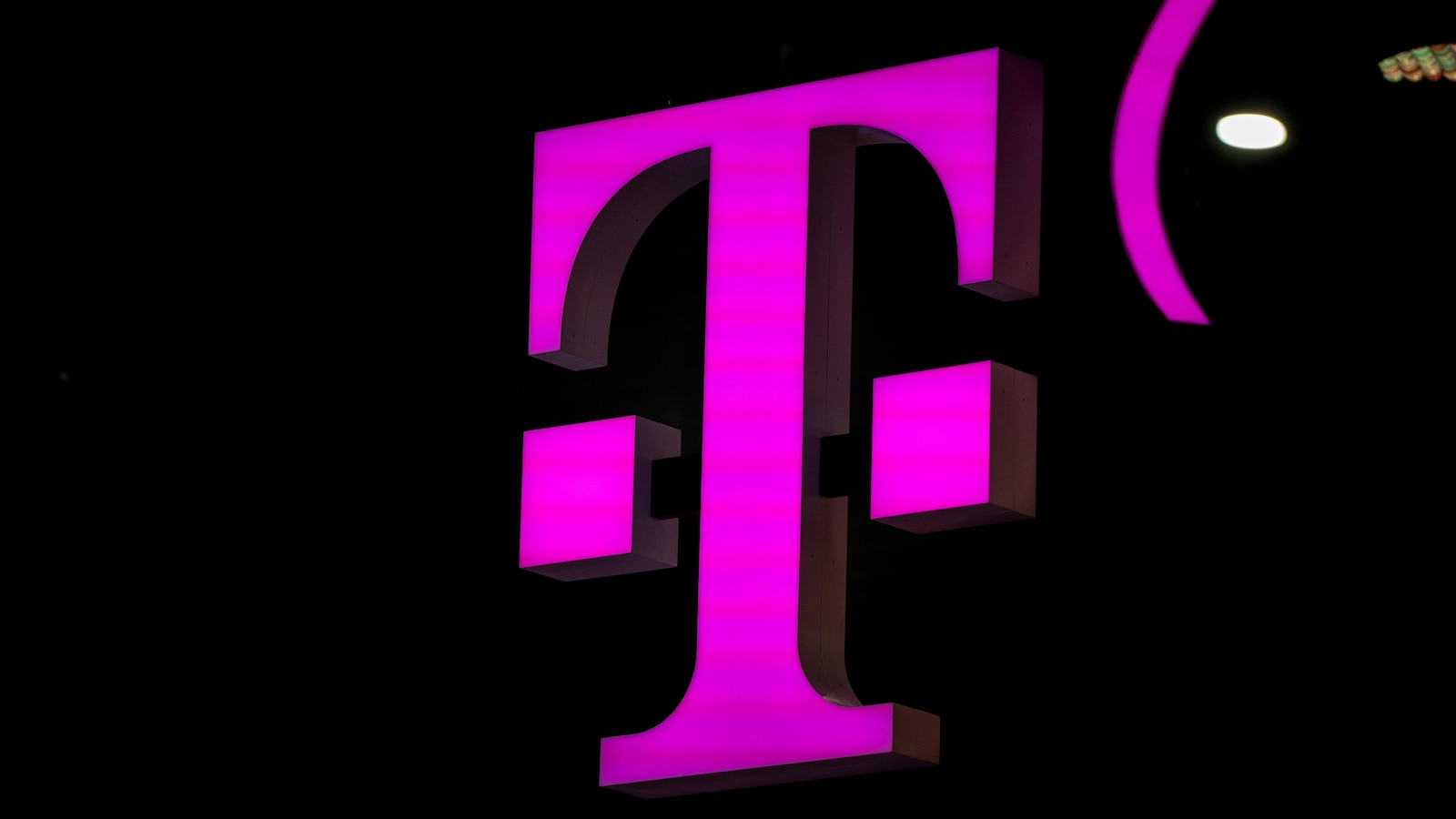 T-Mobile is set to acquire nearly all of US Cellular in a $4.4 billion leveraged deal
