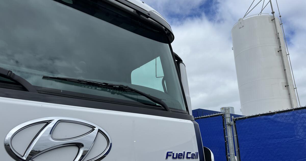 The first major hydrogen filling station in the US opens in California