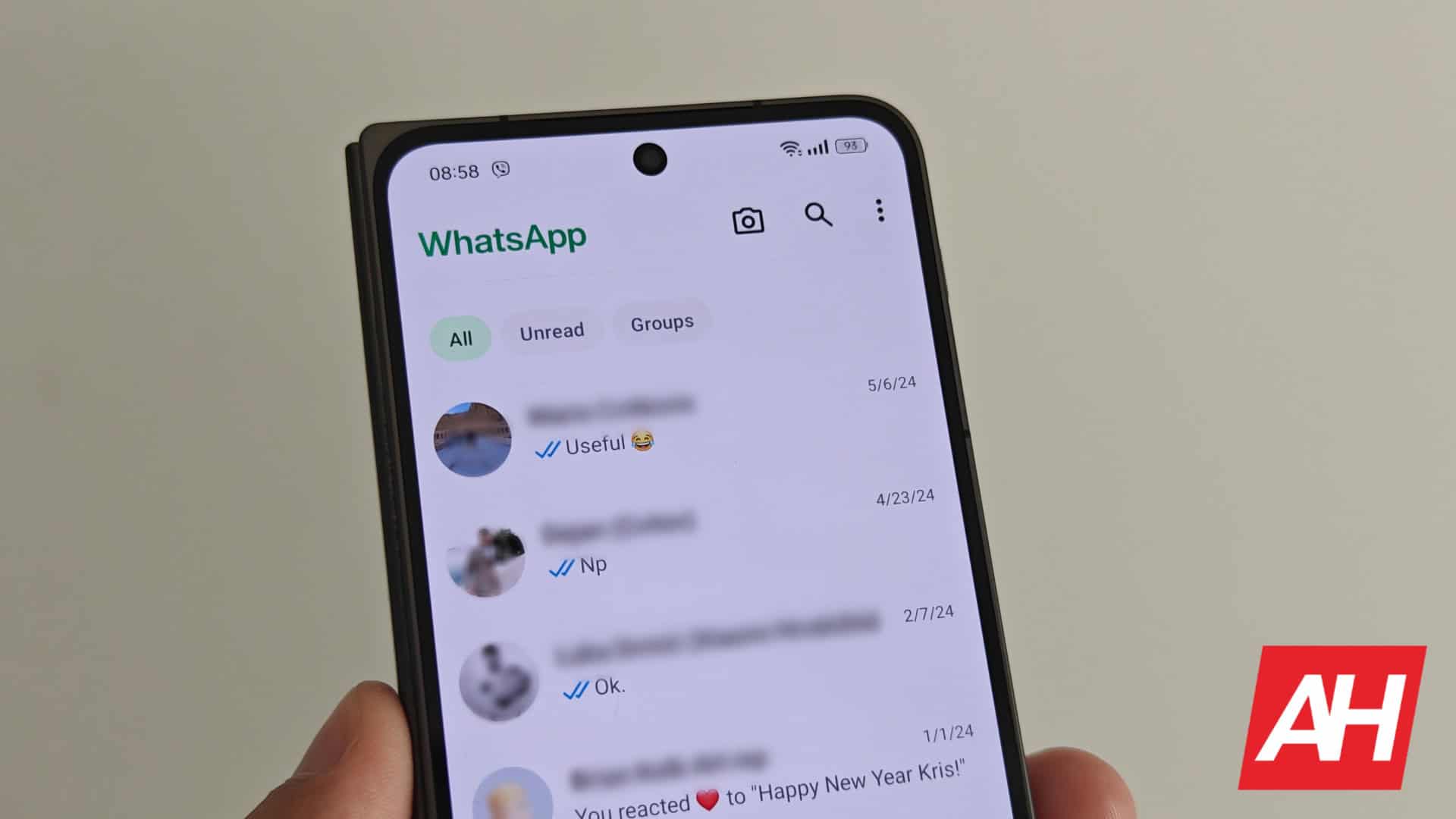 WhatsApp now makes it possible to share minute-long voice status updates