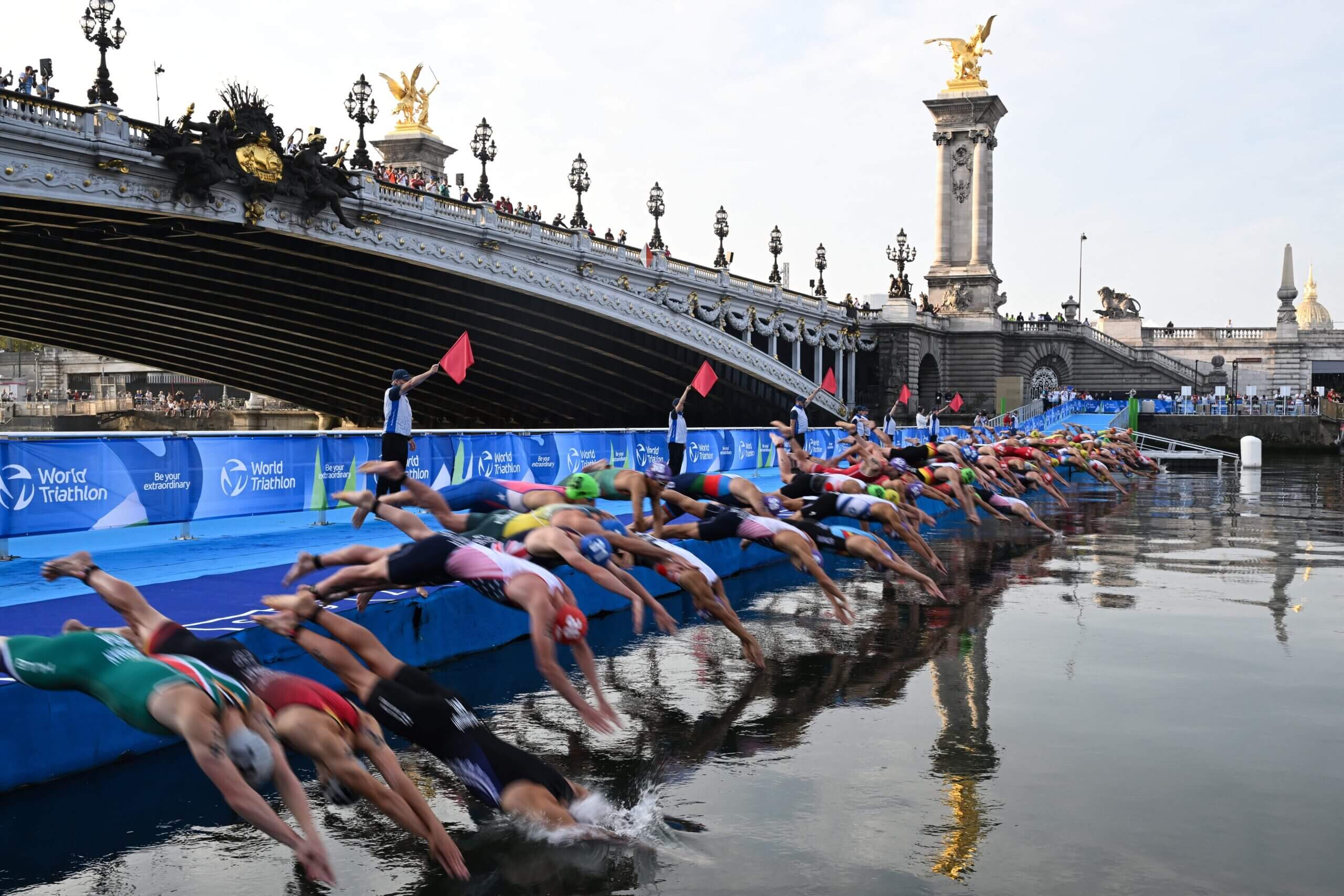 Olympic triathlon trial in the Seine