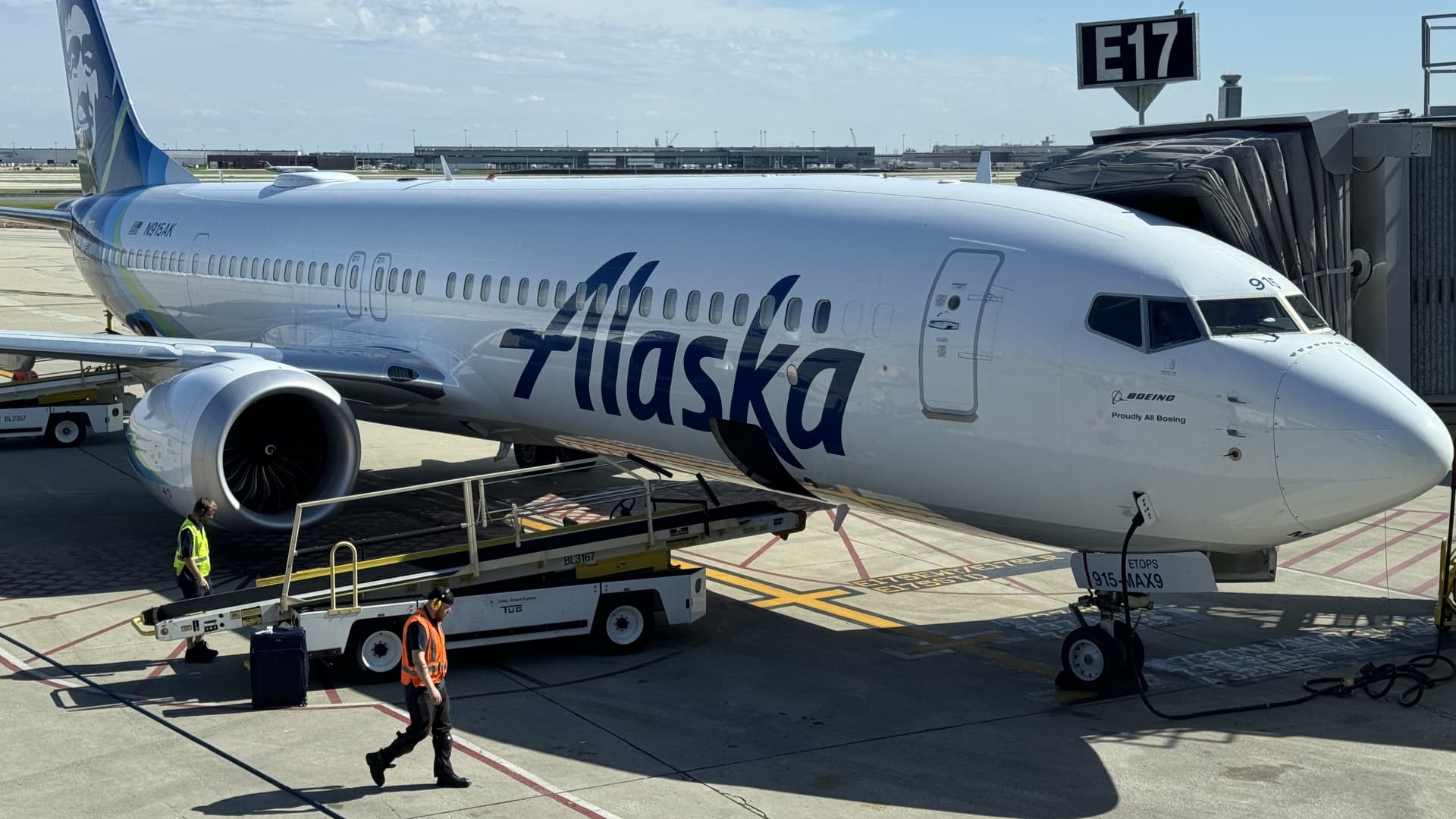 Alaska Airlines and flight attendants reach 'record' temporary employment agreement