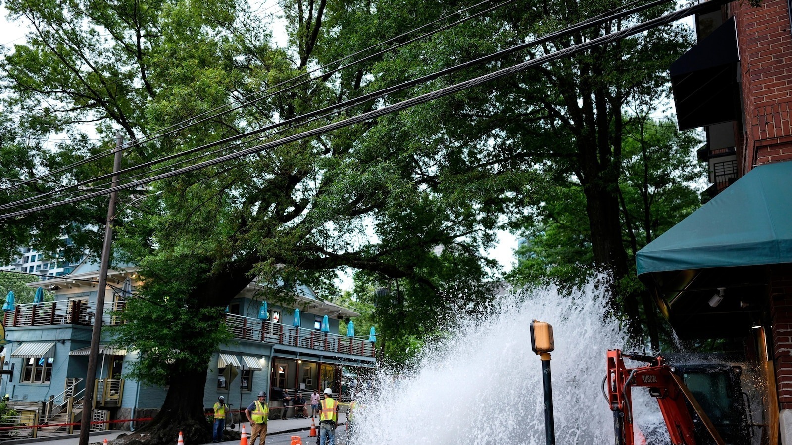 Atlanta's water problems extend into a fourth day as the city finally cuts off leakage into the streets