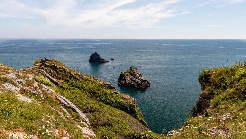 Hiking is one of the best excursions, as it not only brings you close to nature but also helps you meditate. South Devon is full of natural beauty with its beaches, coastlines, and hilly areas.