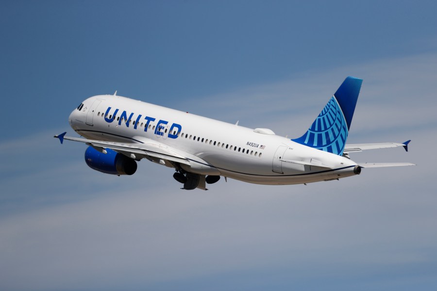 United adds flights to Chicago and Milwaukee ahead of conventions