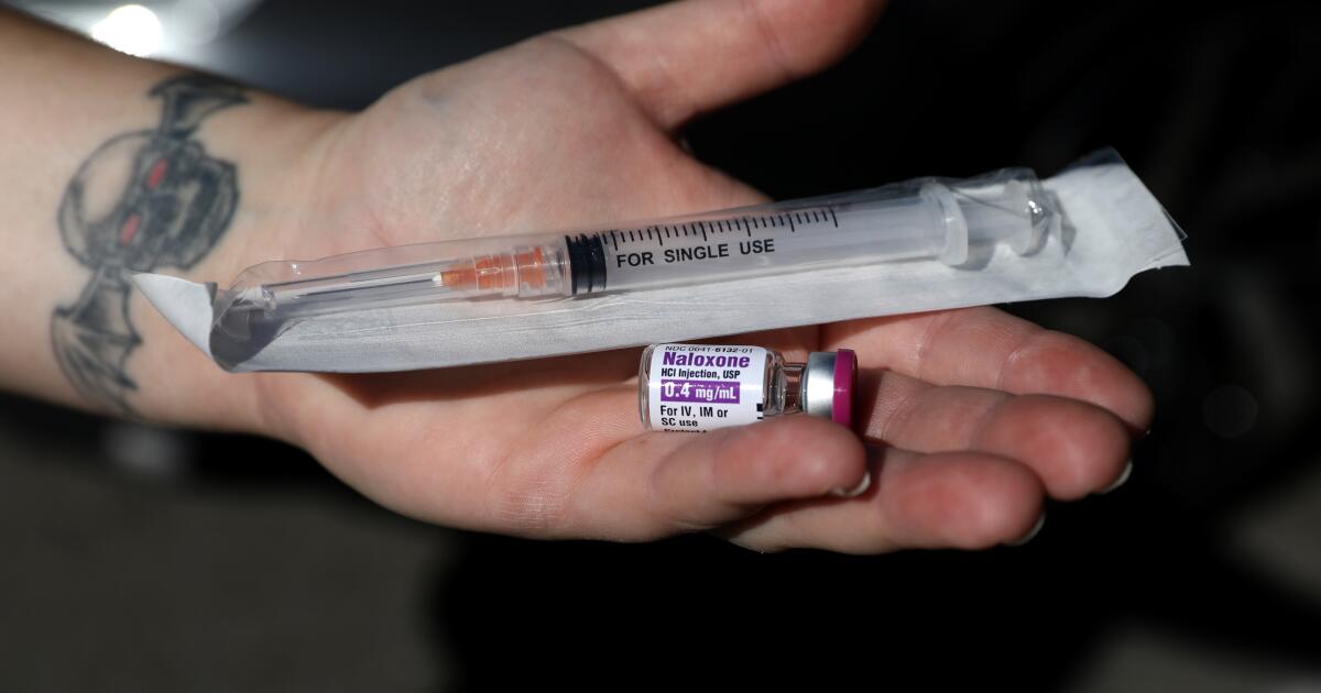 Drug can enhance effect of naloxone and reduce withdrawal symptoms, study finds
