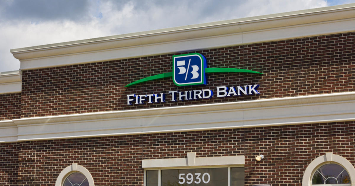 Fifth Third Bank has impounded people's cars after overcharging them, federal authorities say