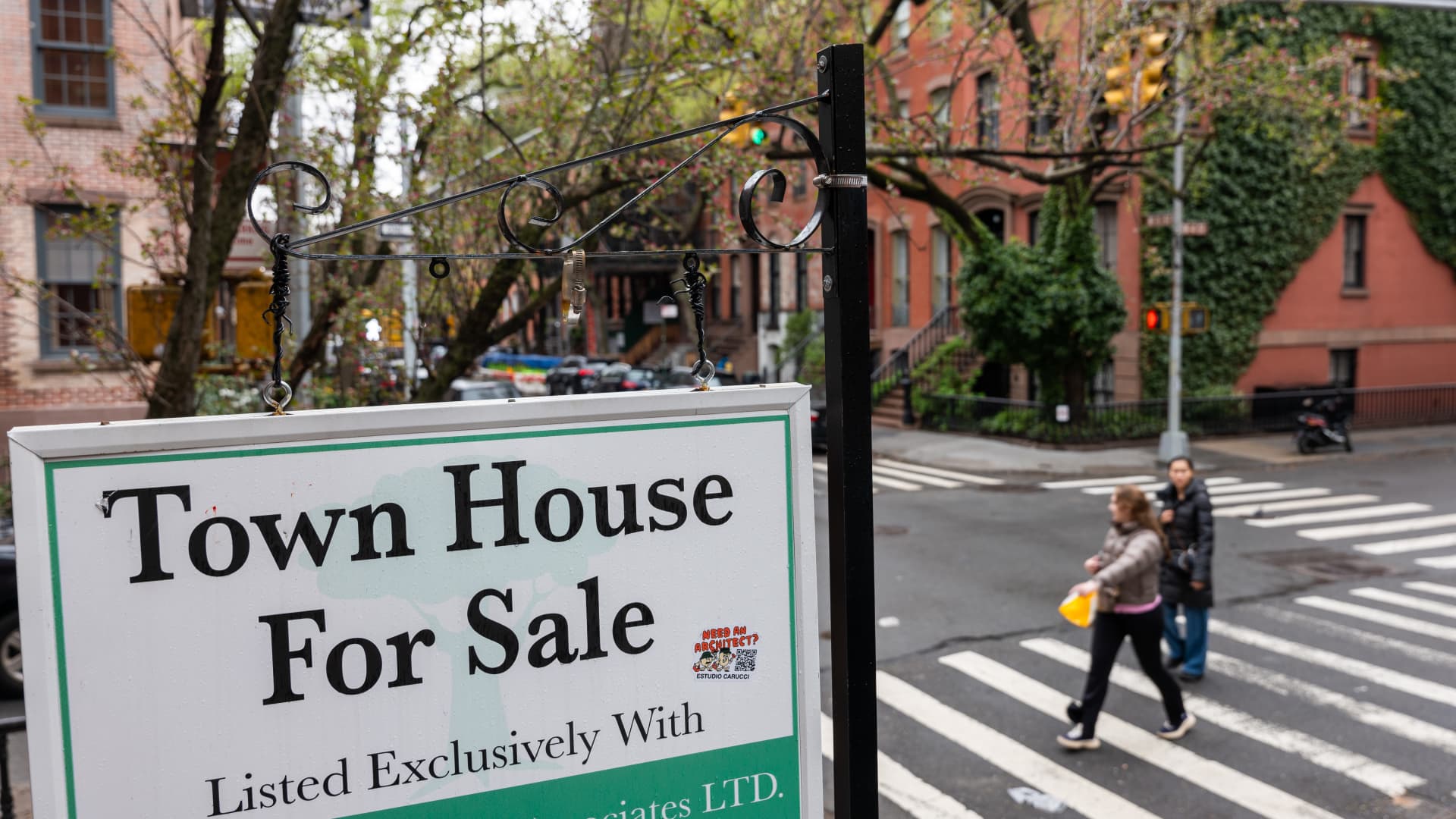Manhattan is a 'buyer's market' as real estate prices fall and inventory rises